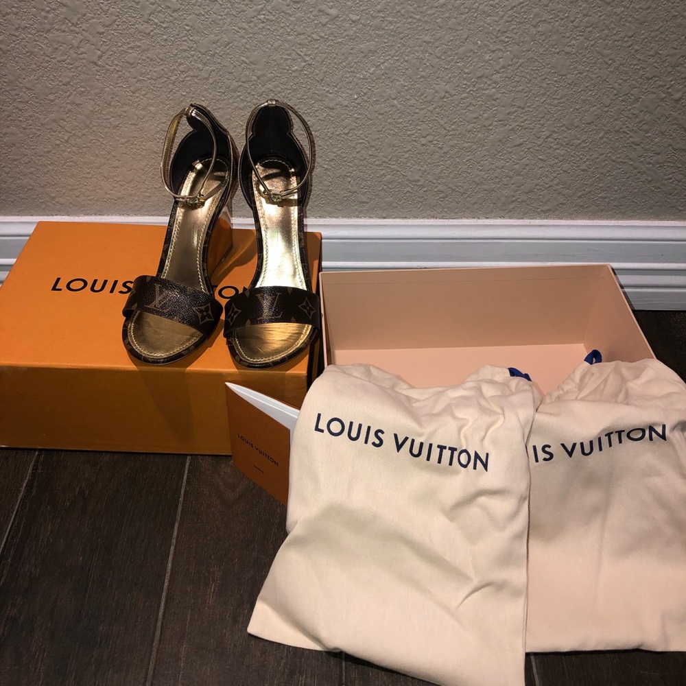 ‼️Update: SOLD‼️Louis Vuitton Gold Wedges